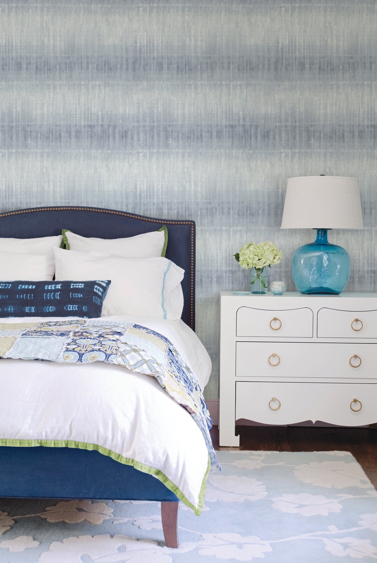 2656-004045-peel-and-stick-wallpaper-room-scene
