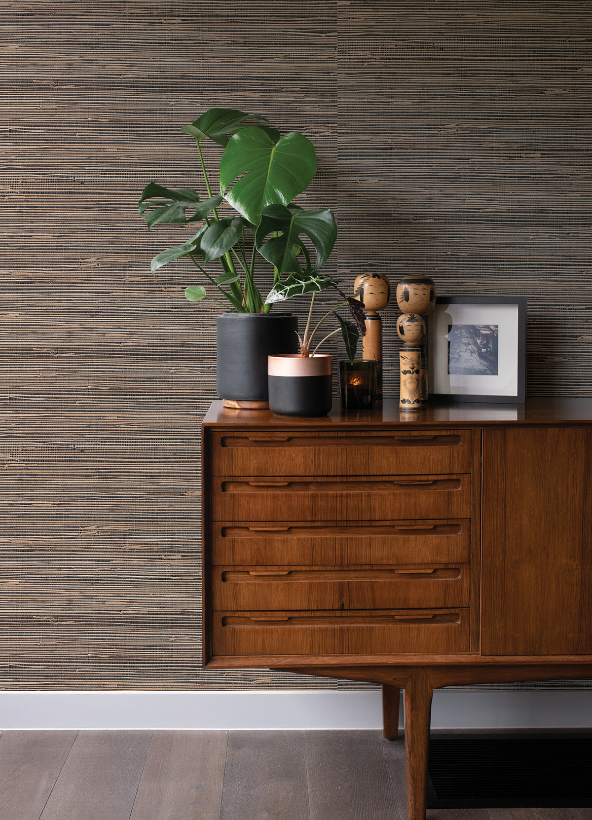 2923-89475-peel-and-stick-wallpaper-room-scene