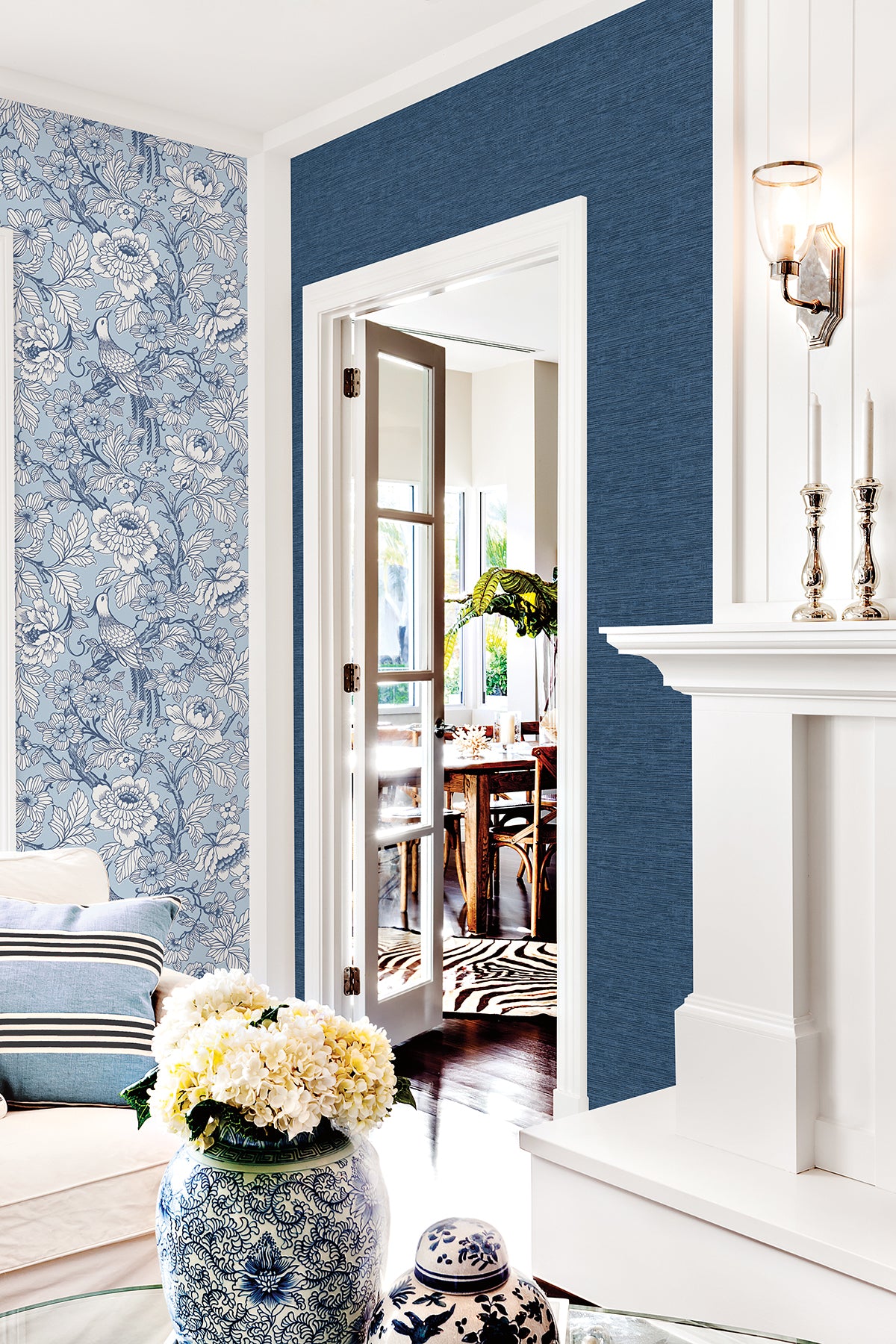 2927-81712-peel-and-stick-wallpaper-room-scene