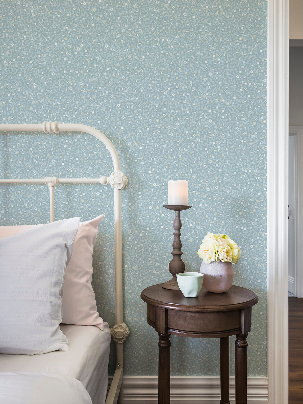 2999-24130-peel-and-stick-wallpaper-room-scene