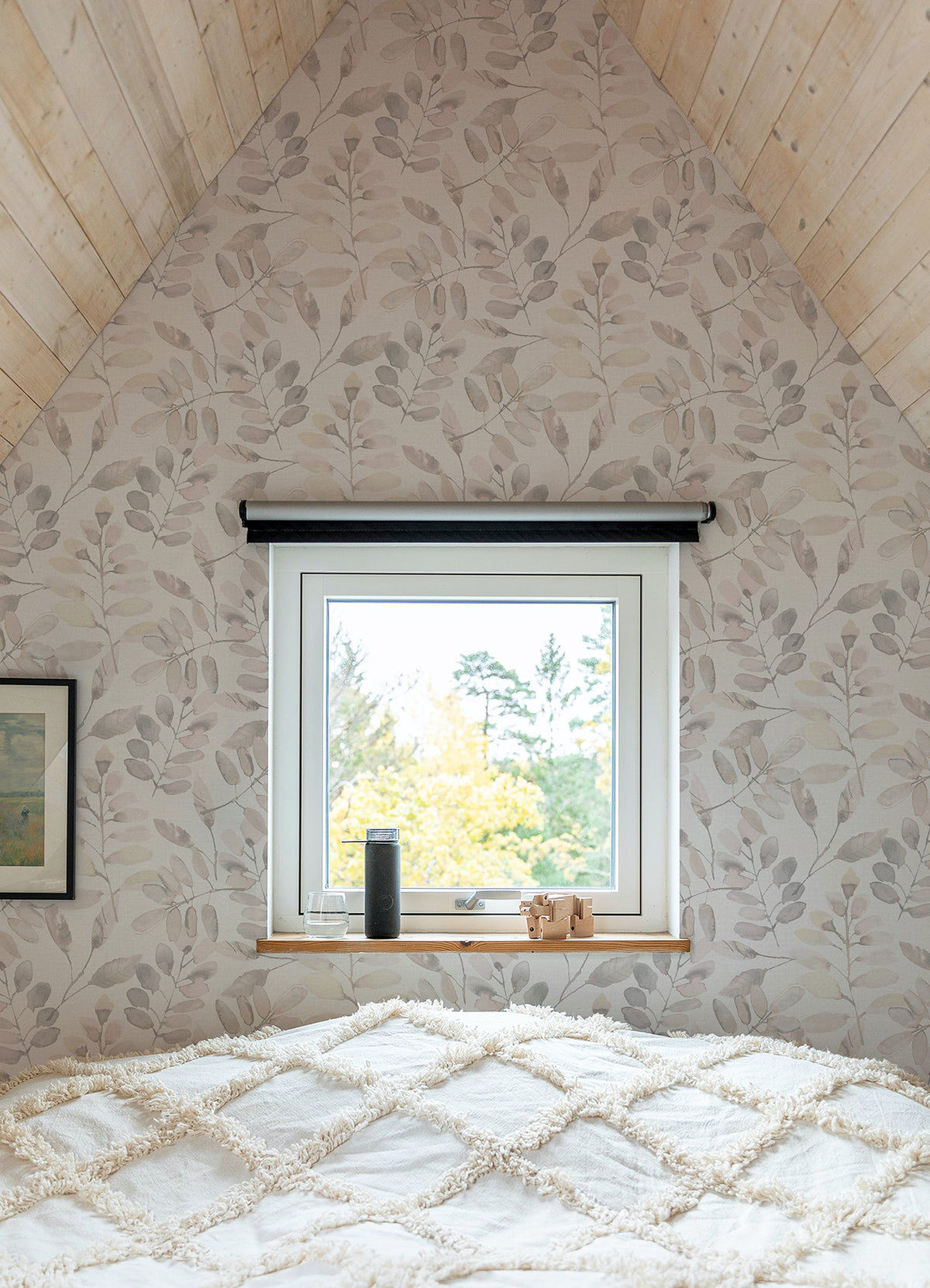 3124-13906-peel-and-stick-wallpaper-room-scene-detail-closeup