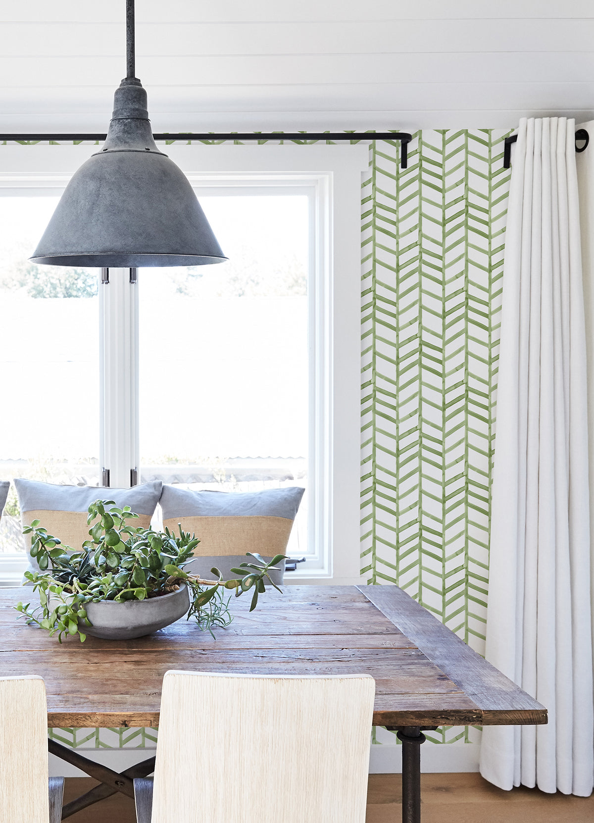 3124-13921-peel-and-stick-wallpaper-room-scene-detail-closeup