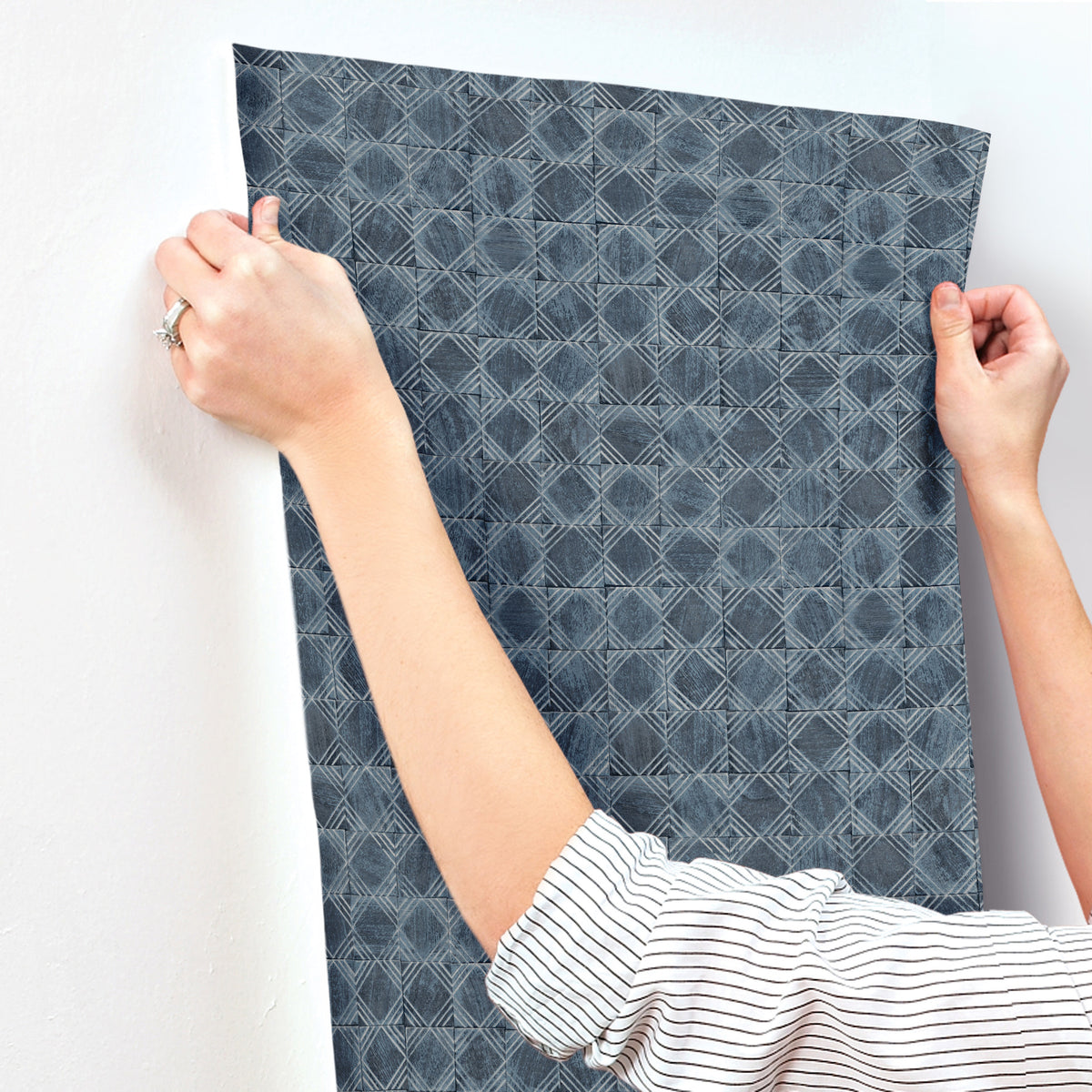 3125-72306-peel-and-stick-wallpaper-stick-application-step