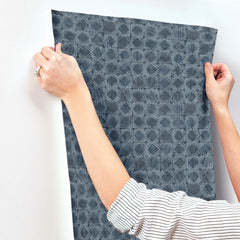 3125-72306-peel-and-stick-wallpaper-stick-application-step