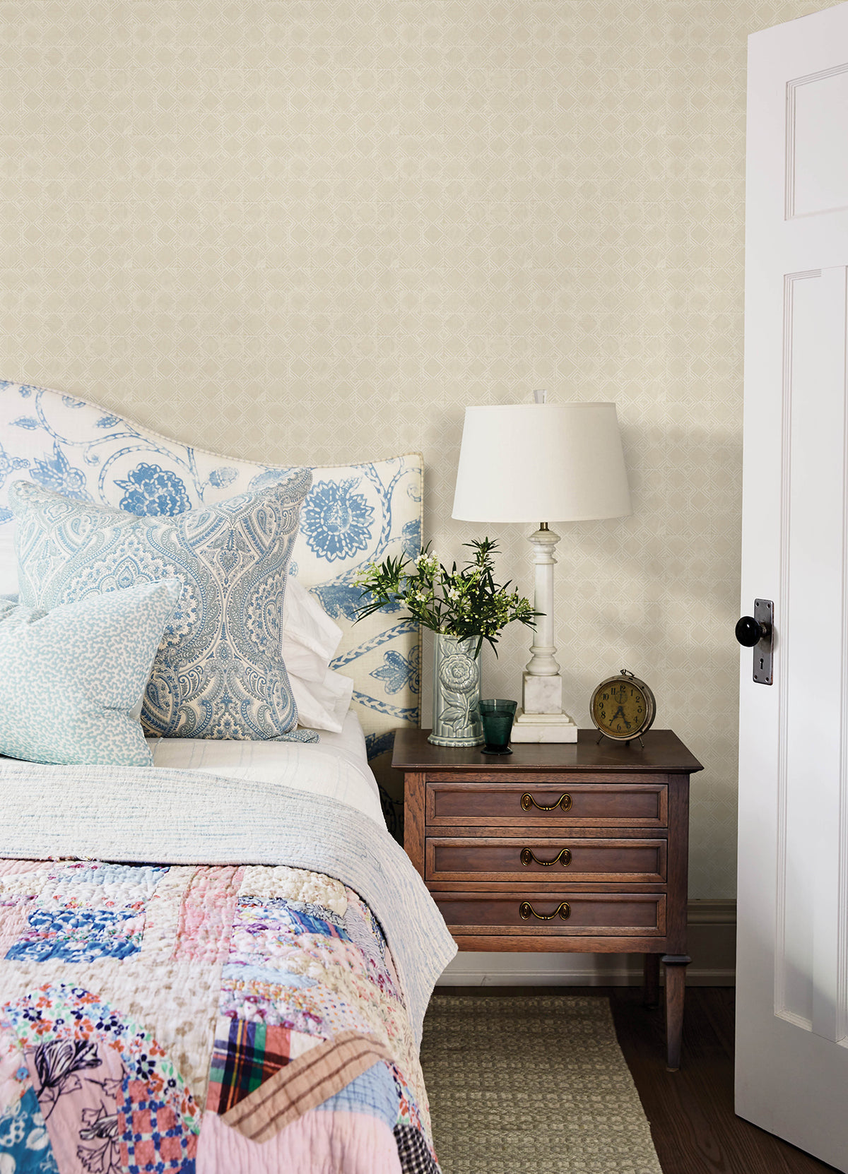 3125-72307-peel-and-stick-wallpaper-room-scene