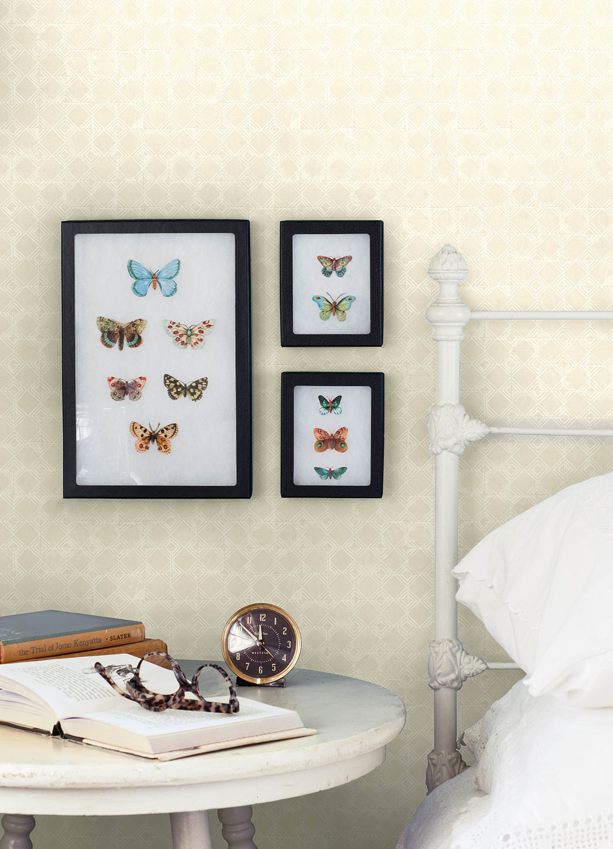 3125-72307-peel-and-stick-wallpaper-room-scene-detail-closeup