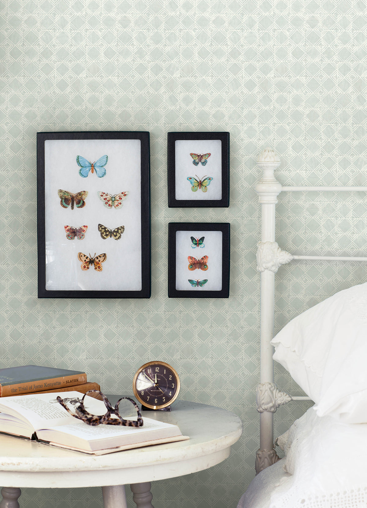 3125-72308-peel-and-stick-wallpaper-room-scene-detail-closeup