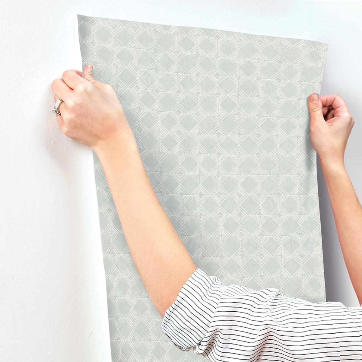 3125-72308-peel-and-stick-wallpaper-stick-application-step