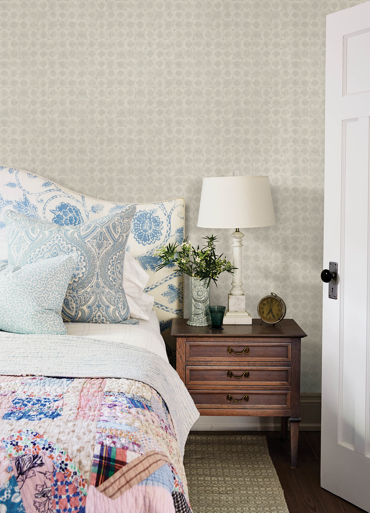 3125-72309-peel-and-stick-wallpaper-room-scene