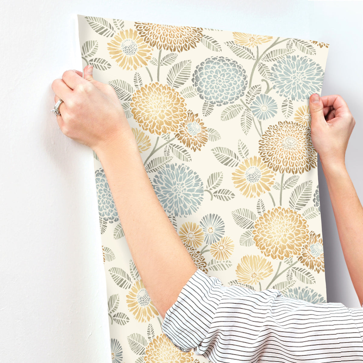 3125-72326-peel-and-stick-wallpaper-stick-application-step