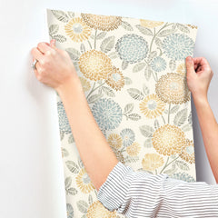 3125-72326-peel-and-stick-wallpaper-stick-application-step
