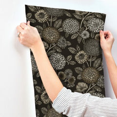 3125-72327-peel-and-stick-wallpaper-stick-application-step