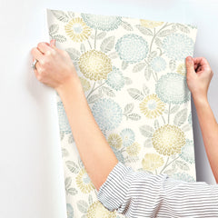 3125-72330-peel-and-stick-wallpaper-stick-application-step