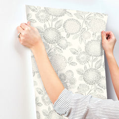 3125-72331-peel-and-stick-wallpaper-stick-application-step