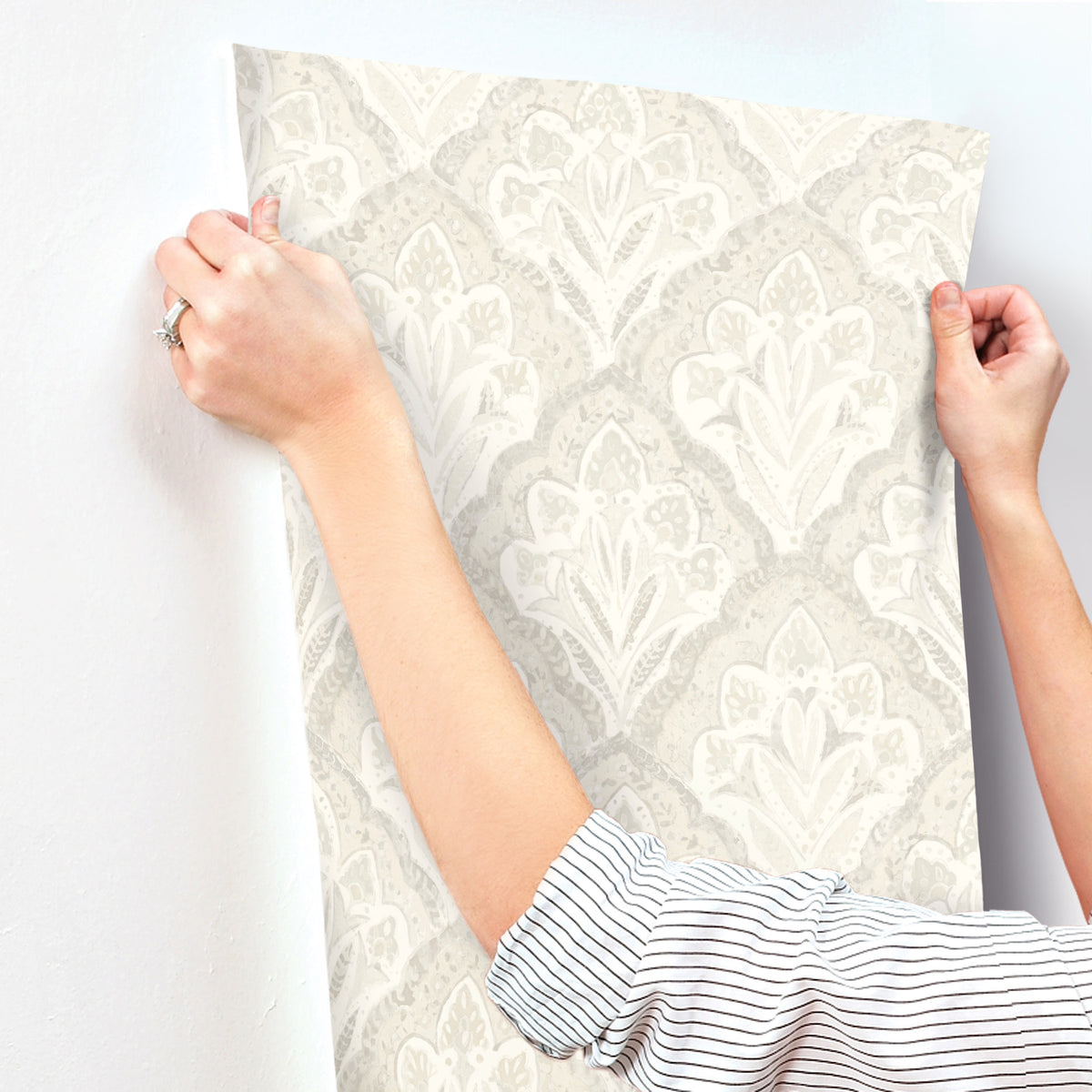 3125-72339-peel-and-stick-wallpaper-stick-application-step