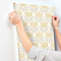 3125-72342-peel-and-stick-wallpaper-stick-application-step