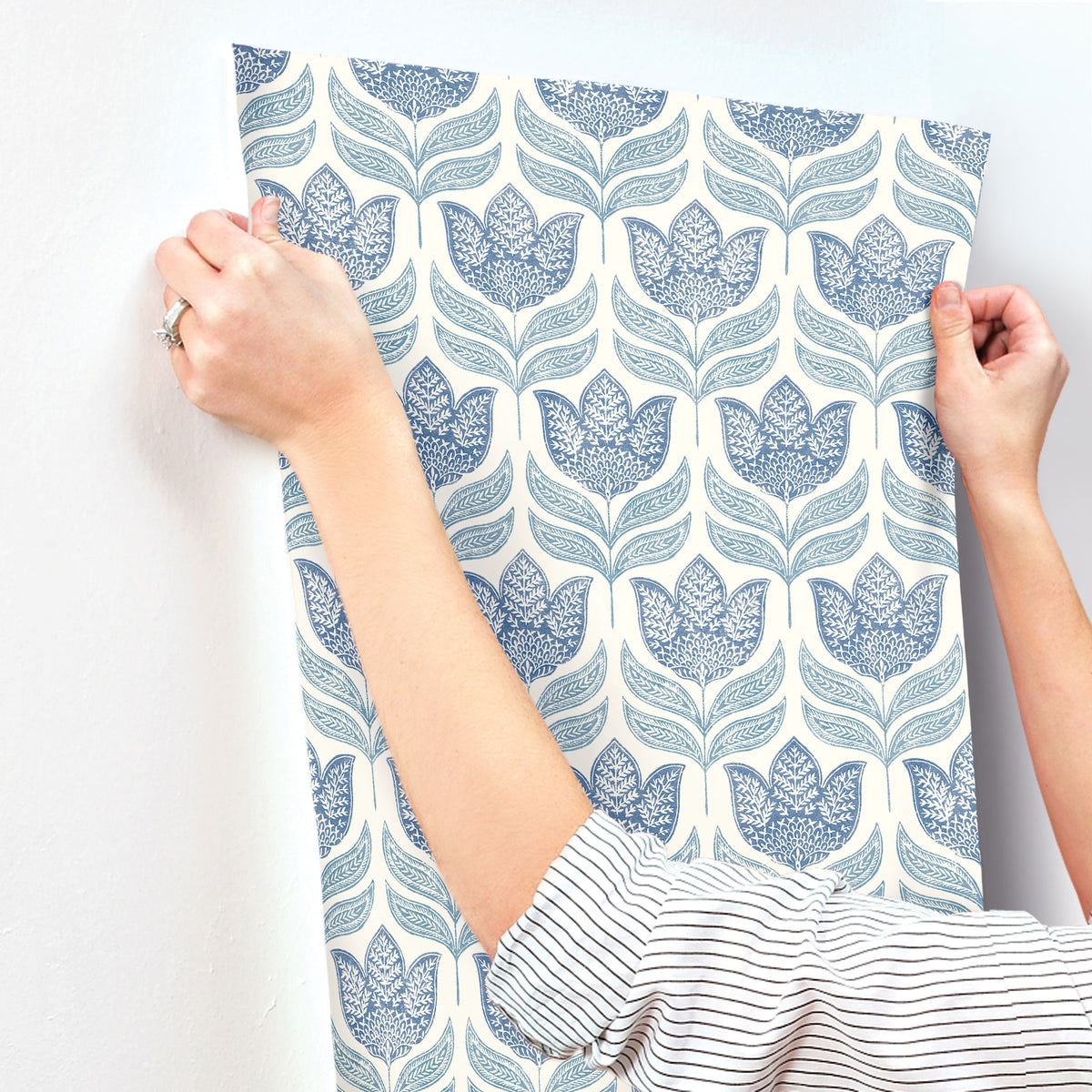 3125-72345-peel-and-stick-wallpaper-stick-application-step