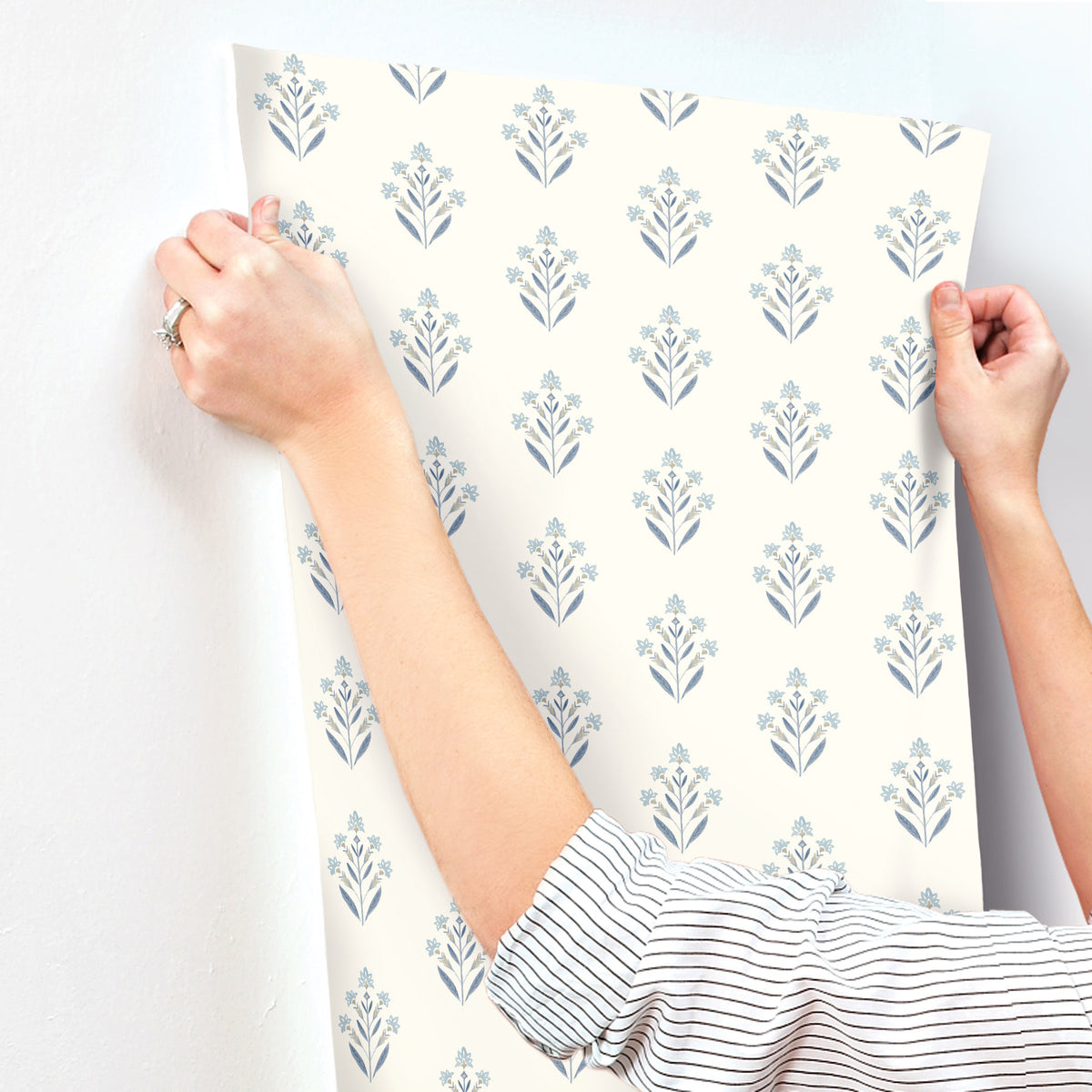 3125-72347-peel-and-stick-wallpaper-stick-application-step