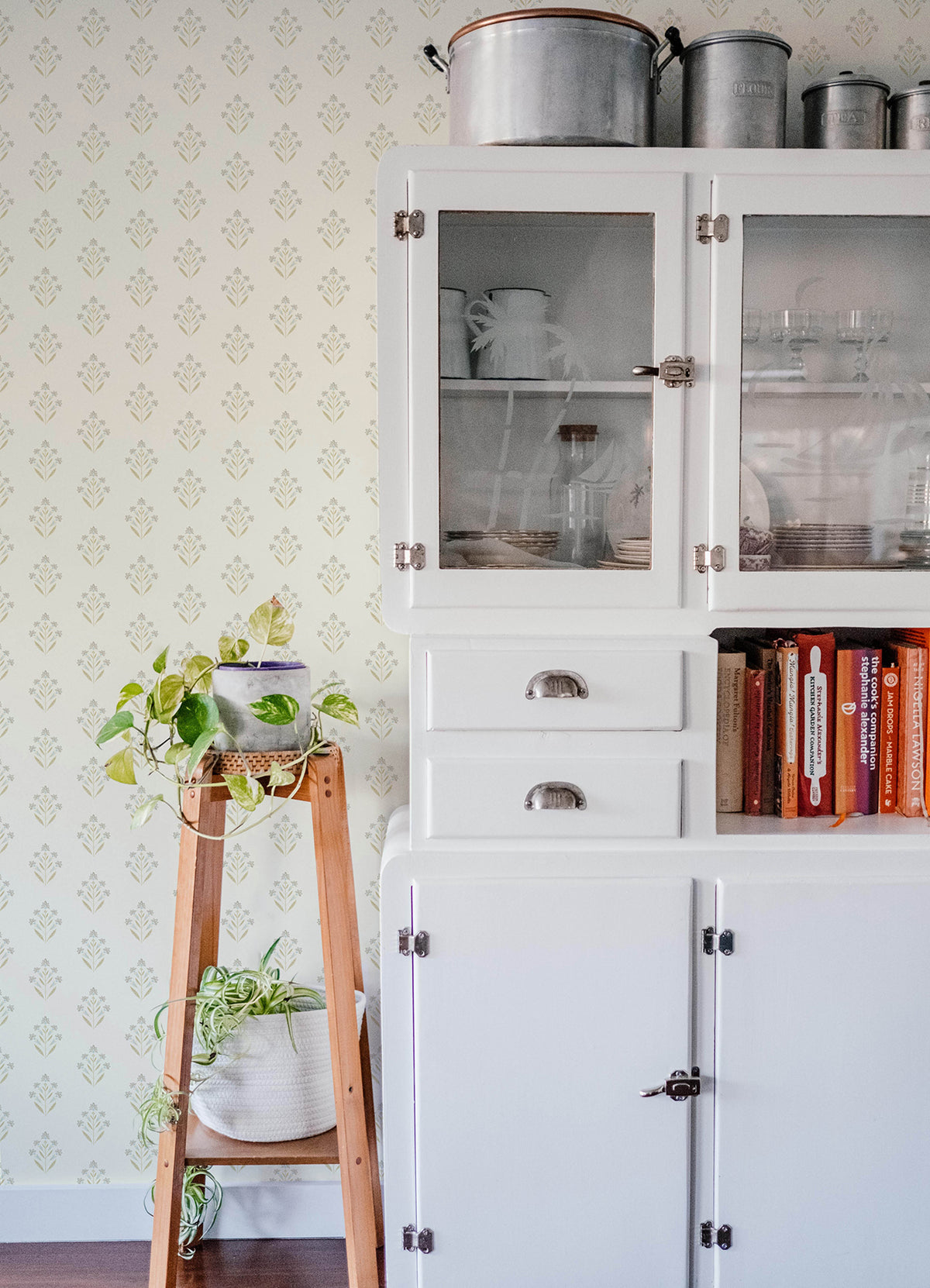 3125-72348-peel-and-stick-wallpaper-room-scene