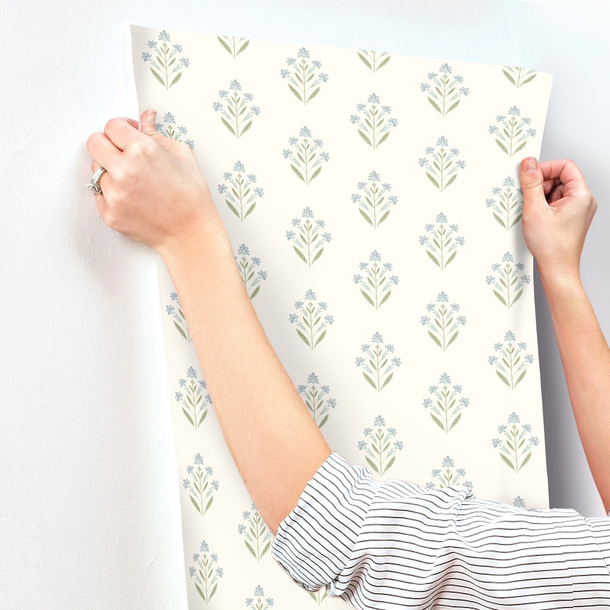 3125-72351-peel-and-stick-wallpaper-stick-application-step