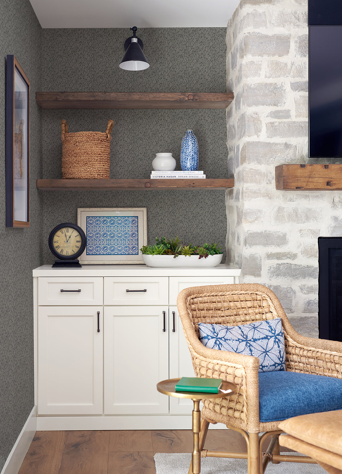 4046-26126-peel-and-stick-wallpaper-room-scene