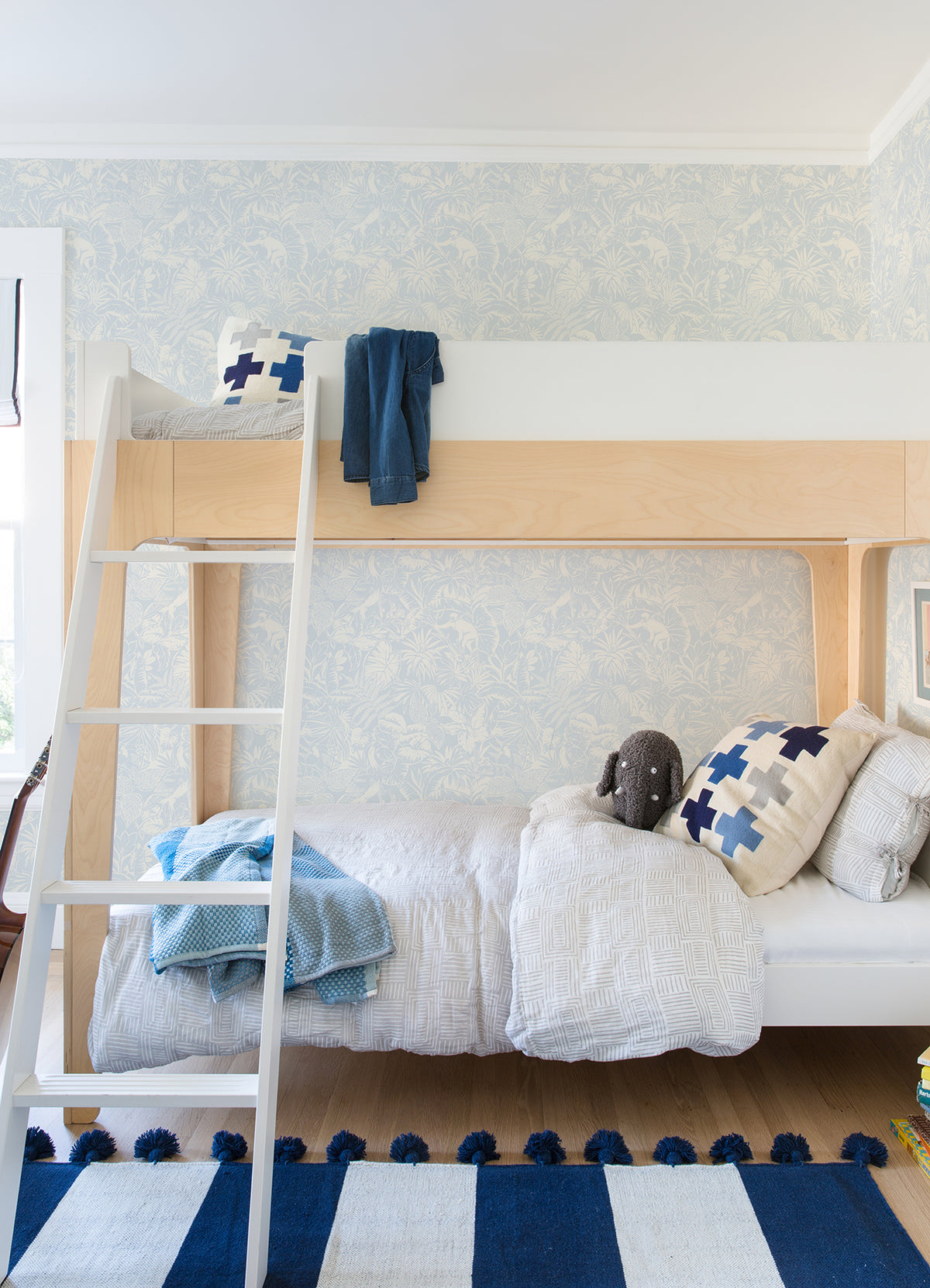 4071-71012-peel-and-stick-wallpaper-room-scene