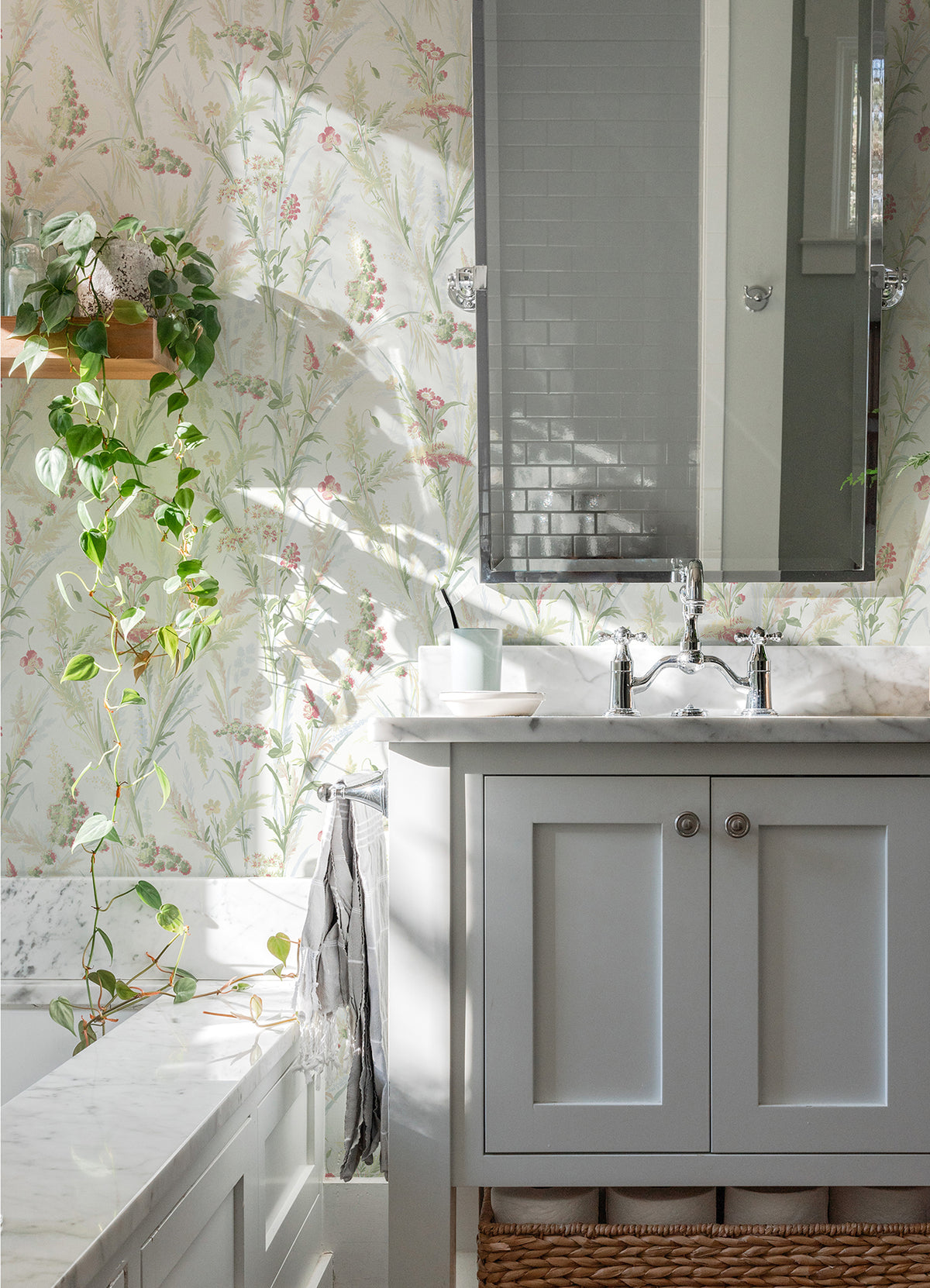 4072-70029-peel-and-stick-wallpaper-room-scene-detail-closeup