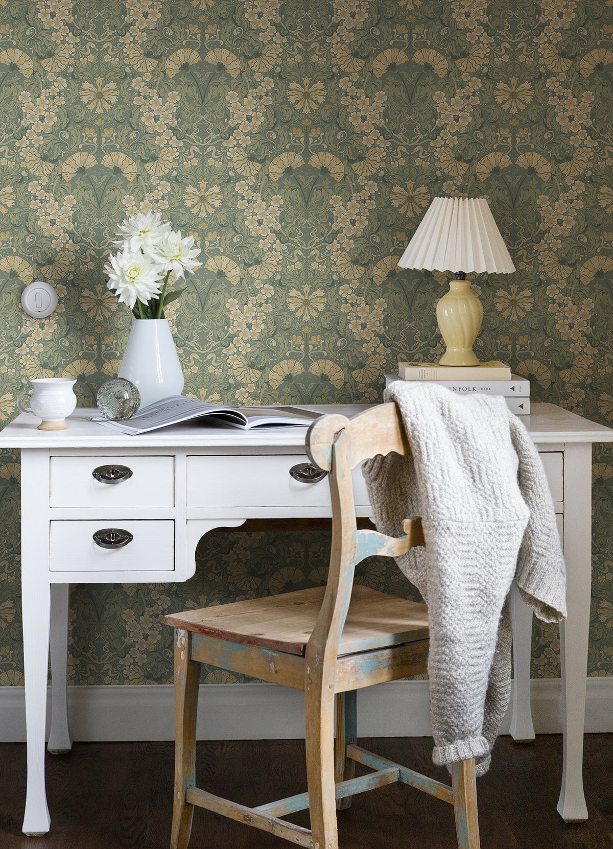 4080-83113-peel-and-stick-wallpaper-room-scene