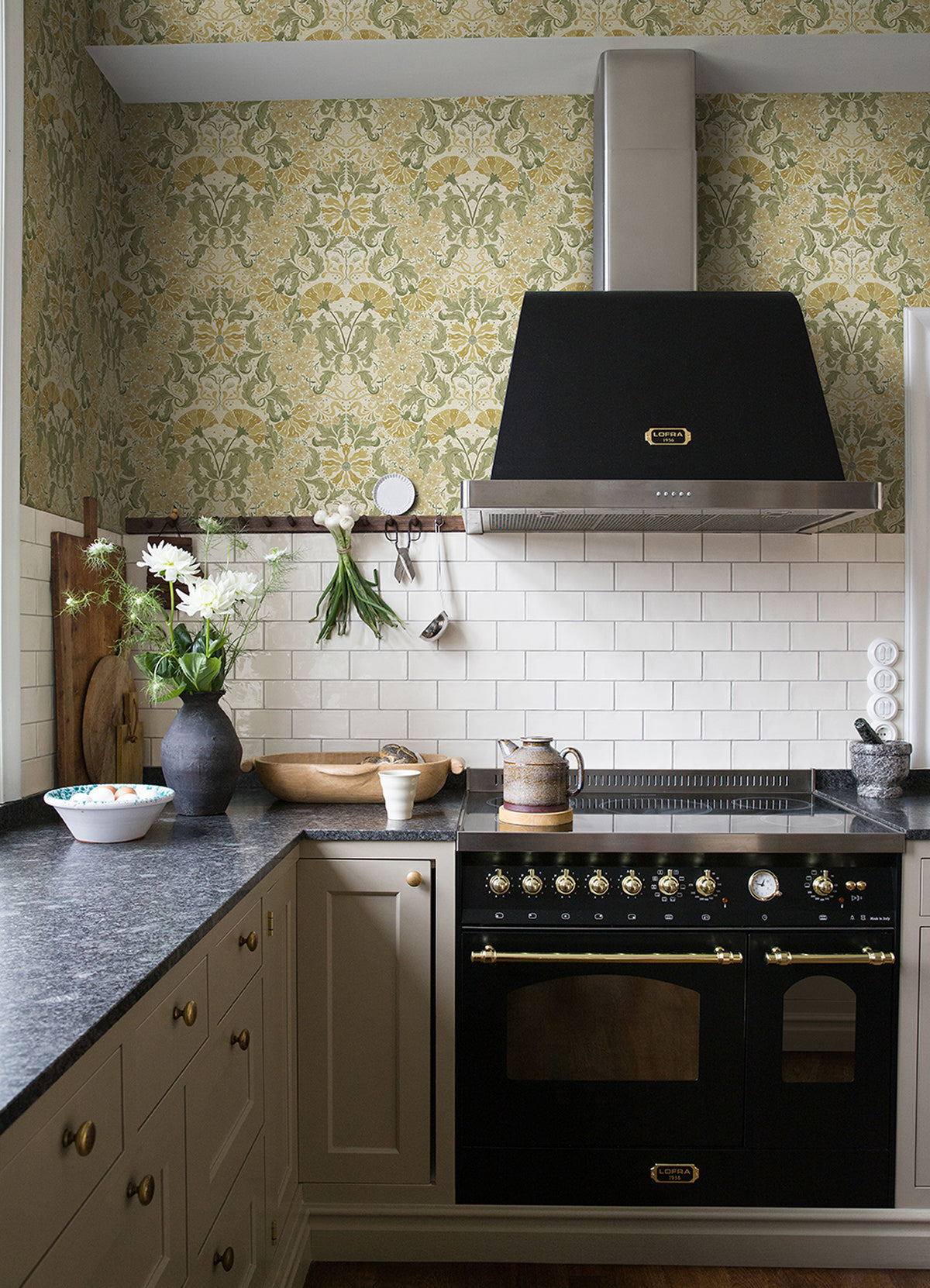 4080-83117-peel-and-stick-wallpaper-room-scene