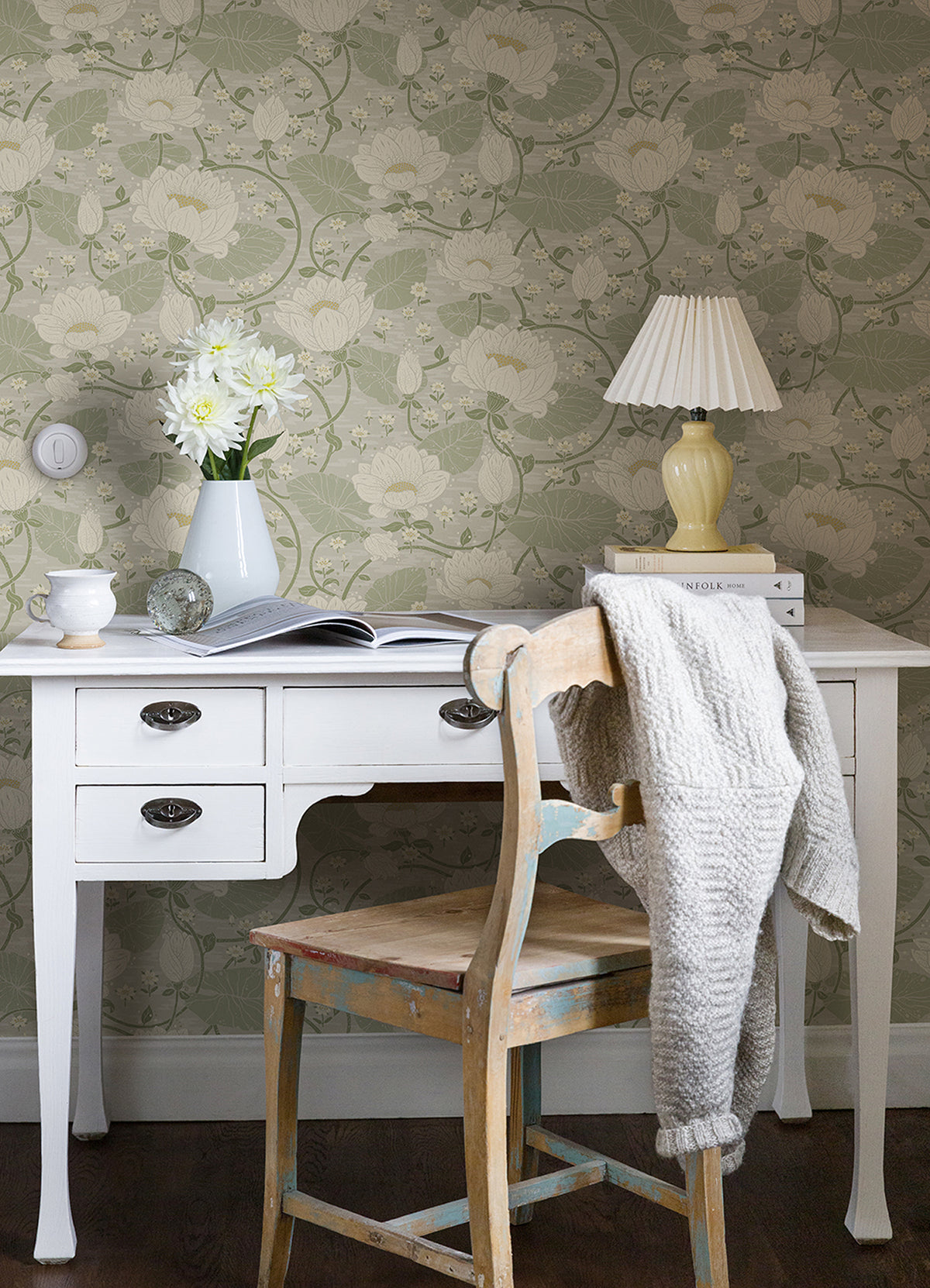 4080-83124-peel-and-stick-wallpaper-room-scene