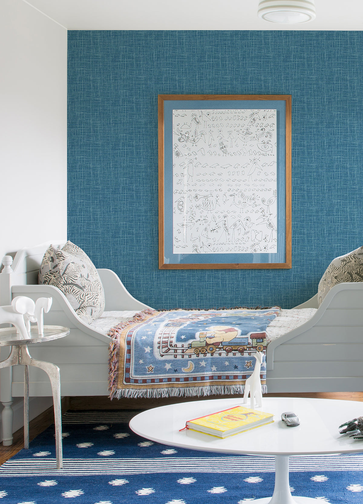 4081-26351-peel-and-stick-wallpaper-room-scene-detail-closeup