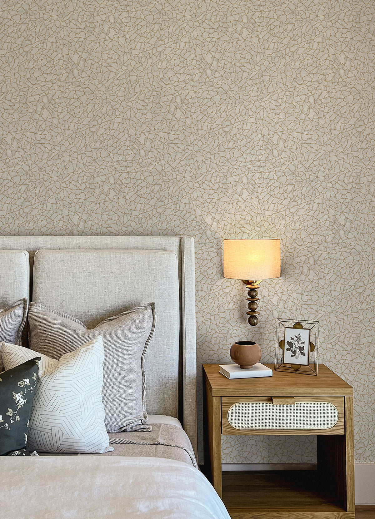 4105-86624-peel-and-stick-wallpaper-room-scene