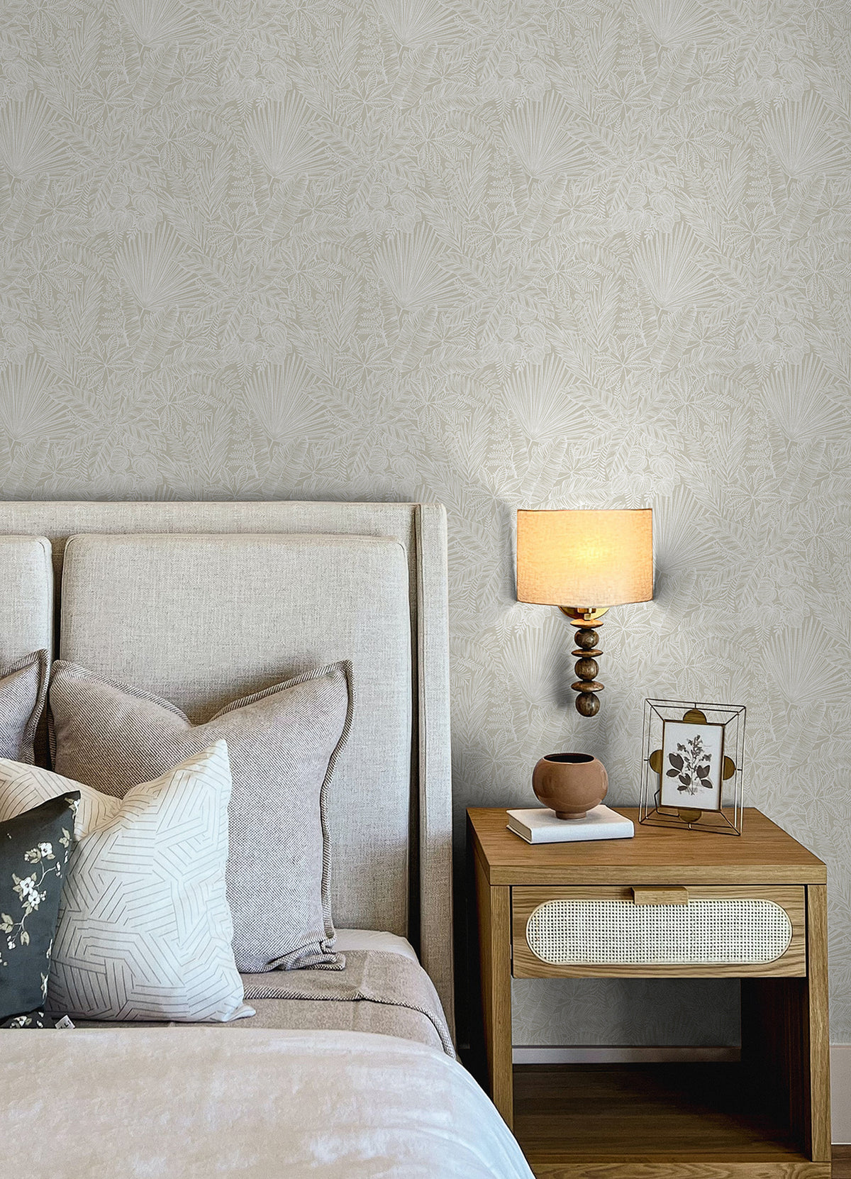 4120-26805-peel-and-stick-wallpaper-room-scene-detail-closeup