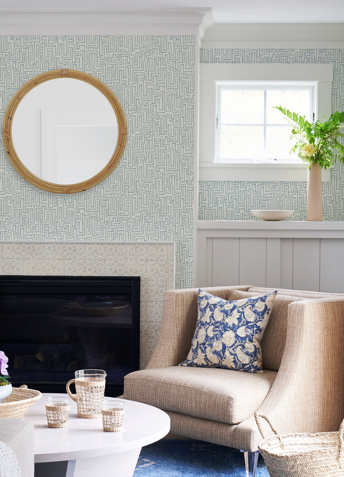 4121-25701-peel-and-stick-wallpaper-room-scene