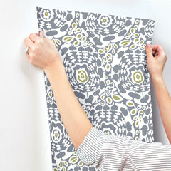 4122-27037-peel-and-stick-wallpaper-stick-application-step