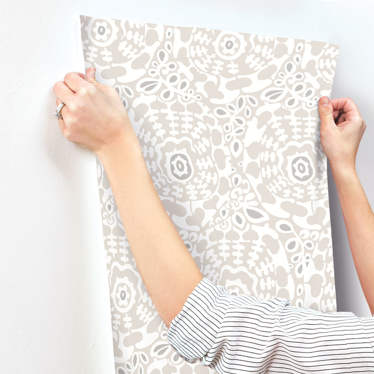 4122-27038-peel-and-stick-wallpaper-stick-application-step