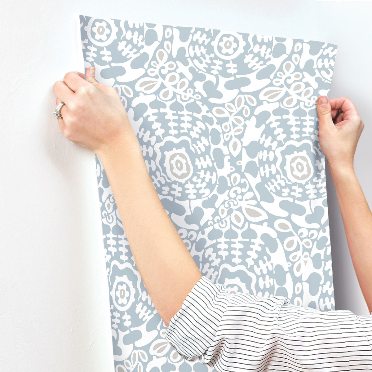 4122-27039-peel-and-stick-wallpaper-stick-application-step