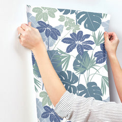 4122-72411-peel-and-stick-wallpaper-stick-application-step