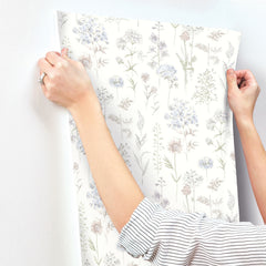 4134-72504-peel-and-stick-wallpaper-stick-application-step