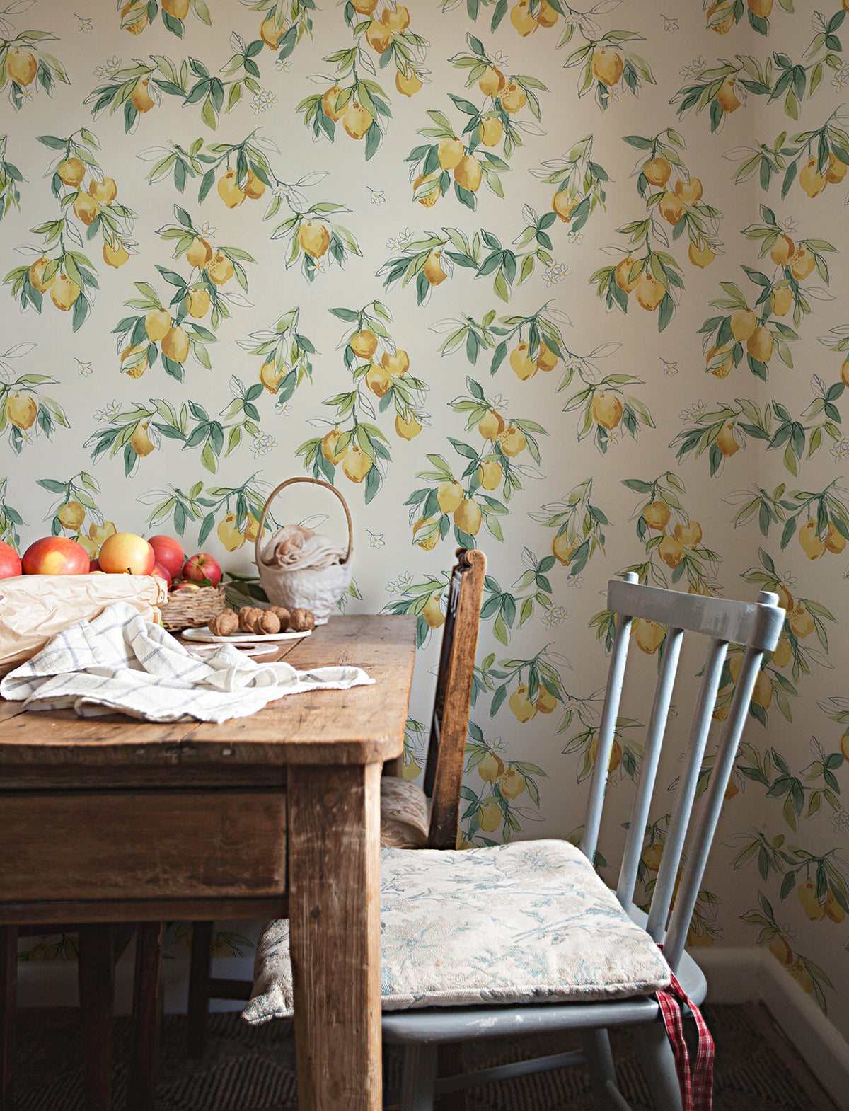 4134-72510-peel-and-stick-wallpaper-room-scene