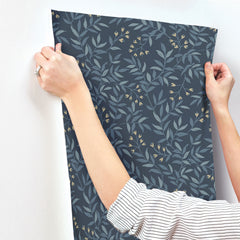 4134-72520-peel-and-stick-wallpaper-stick-application-step