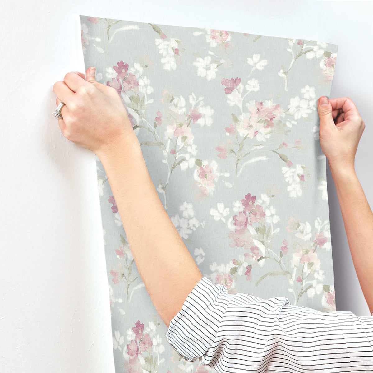 4134-72525-peel-and-stick-wallpaper-stick-application-step