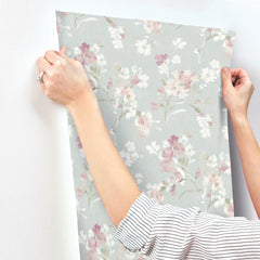 4134-72525-peel-and-stick-wallpaper-stick-application-step