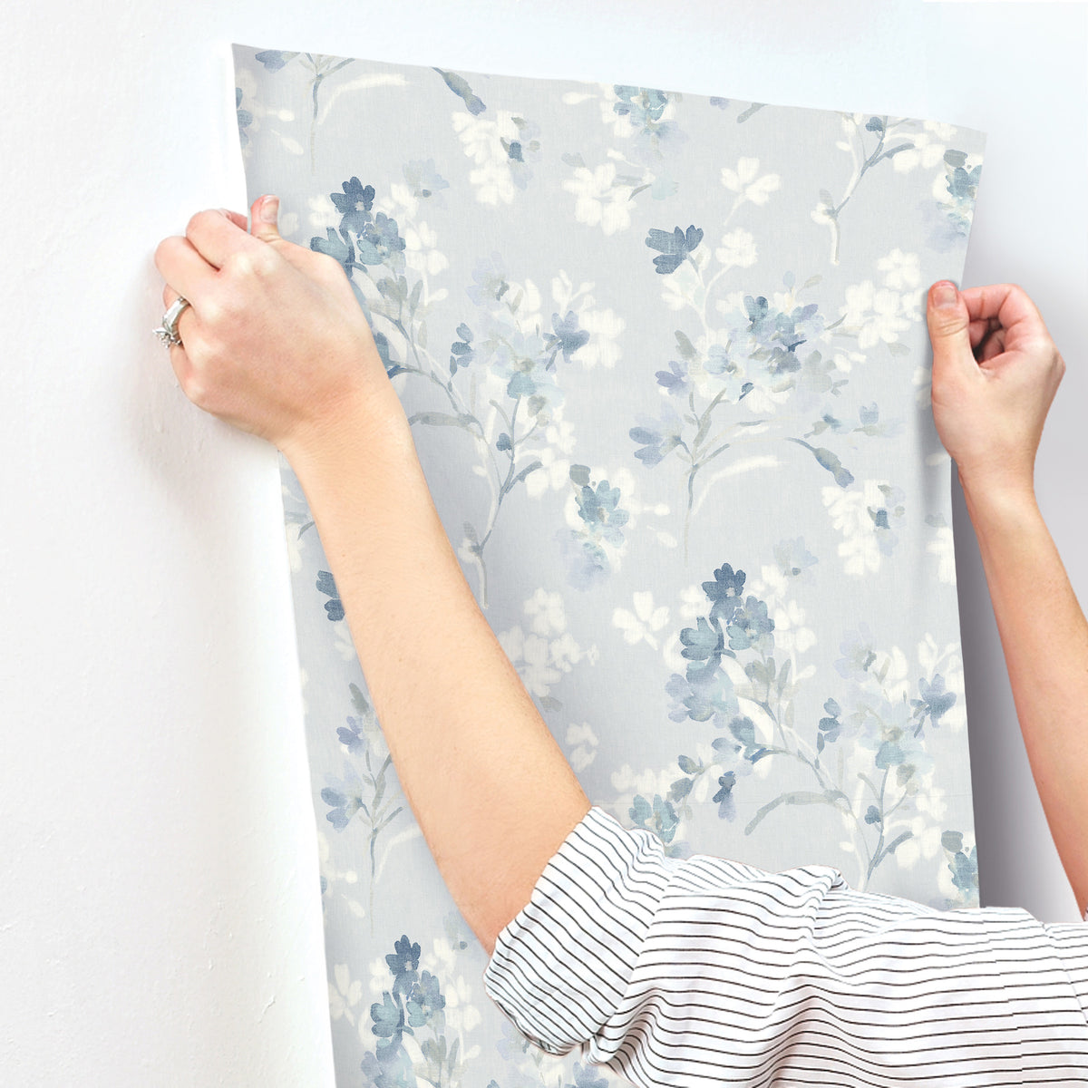 4134-72526-peel-and-stick-wallpaper-stick-application-step