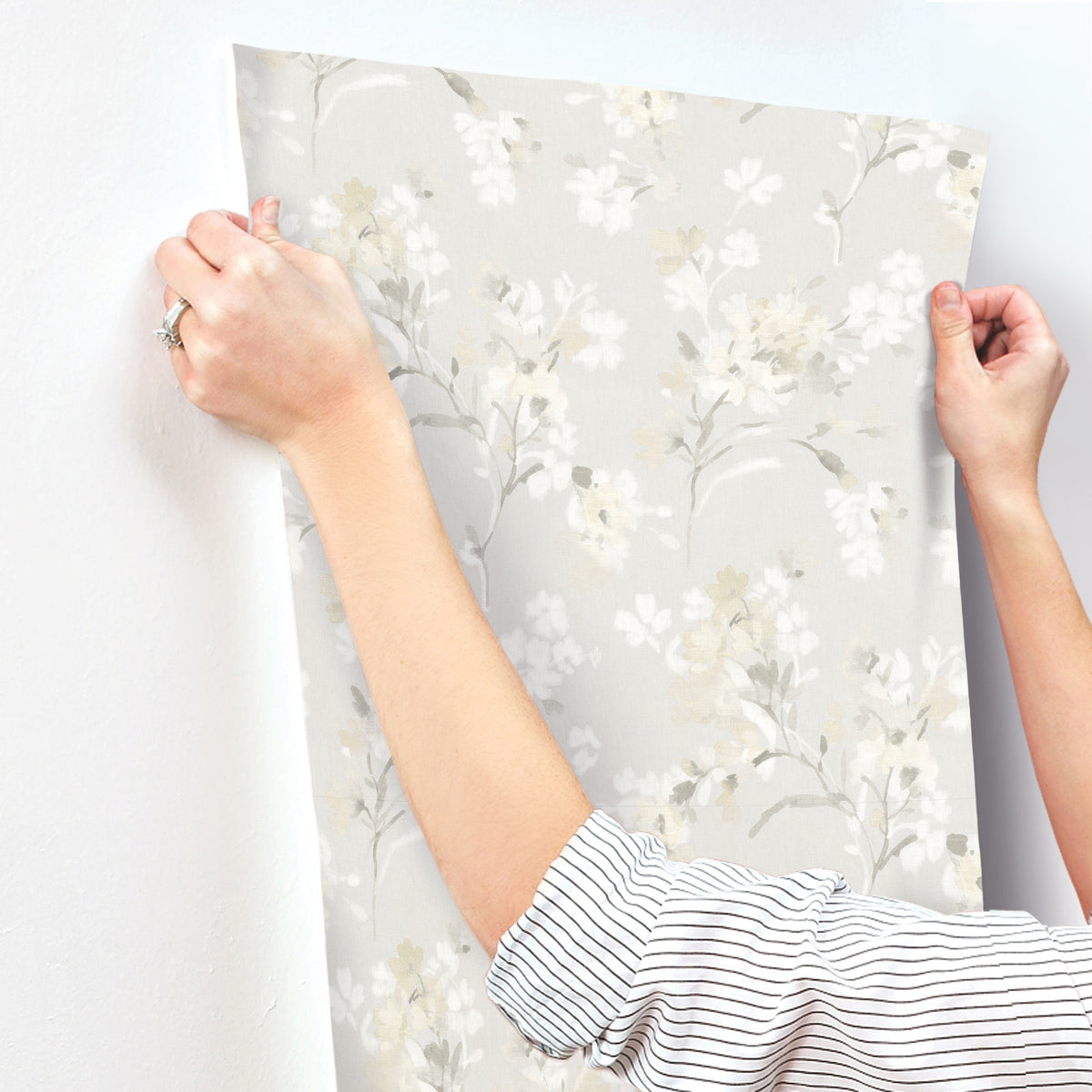 4134-72527-peel-and-stick-wallpaper-stick-application-step