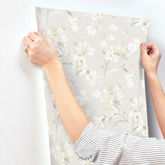 4134-72527-peel-and-stick-wallpaper-stick-application-step