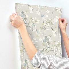 4134-72528-peel-and-stick-wallpaper-stick-application-step