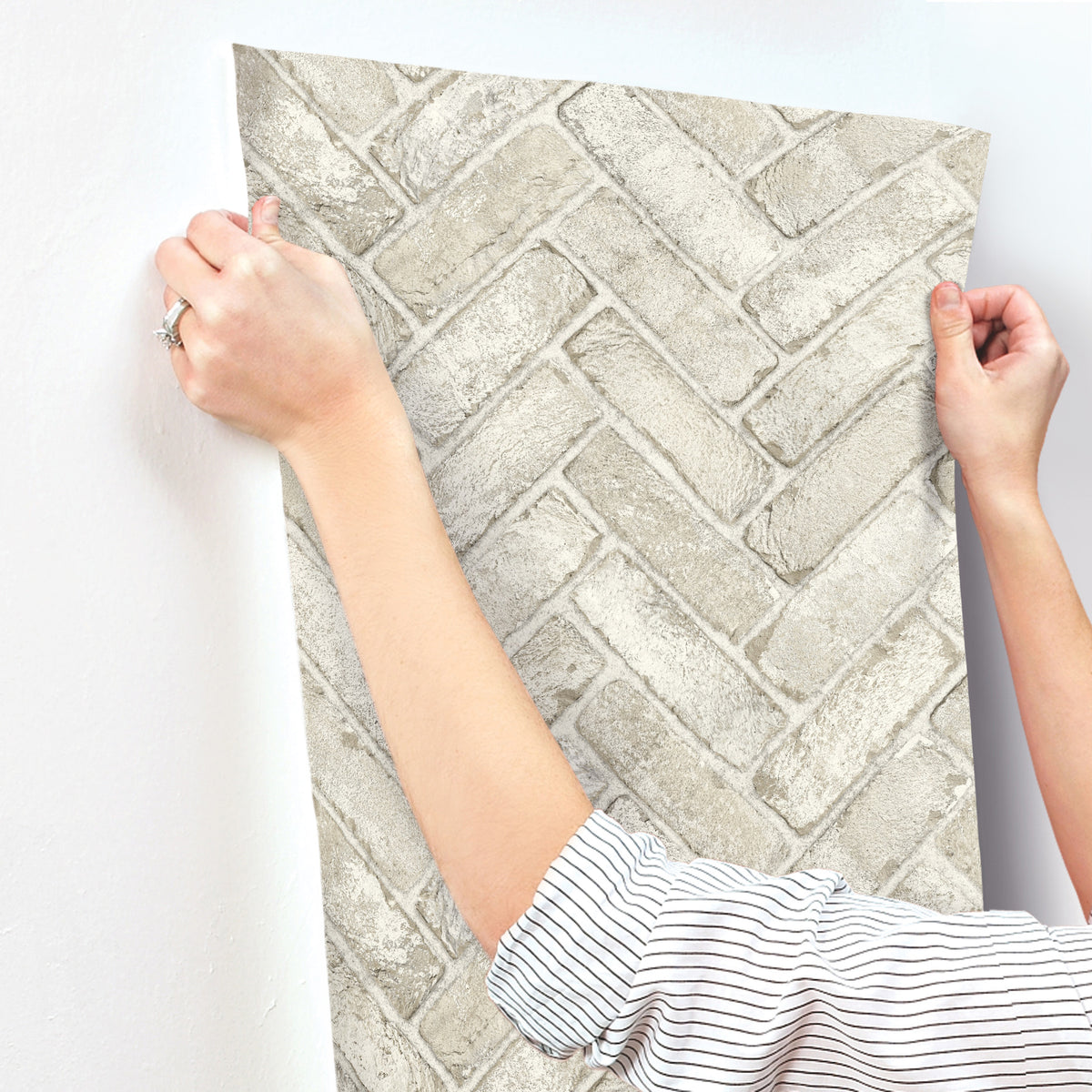 4134-72534-peel-and-stick-wallpaper-stick-application-step