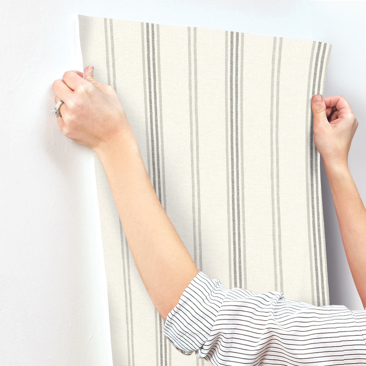 4134-72547-peel-and-stick-wallpaper-stick-application-step