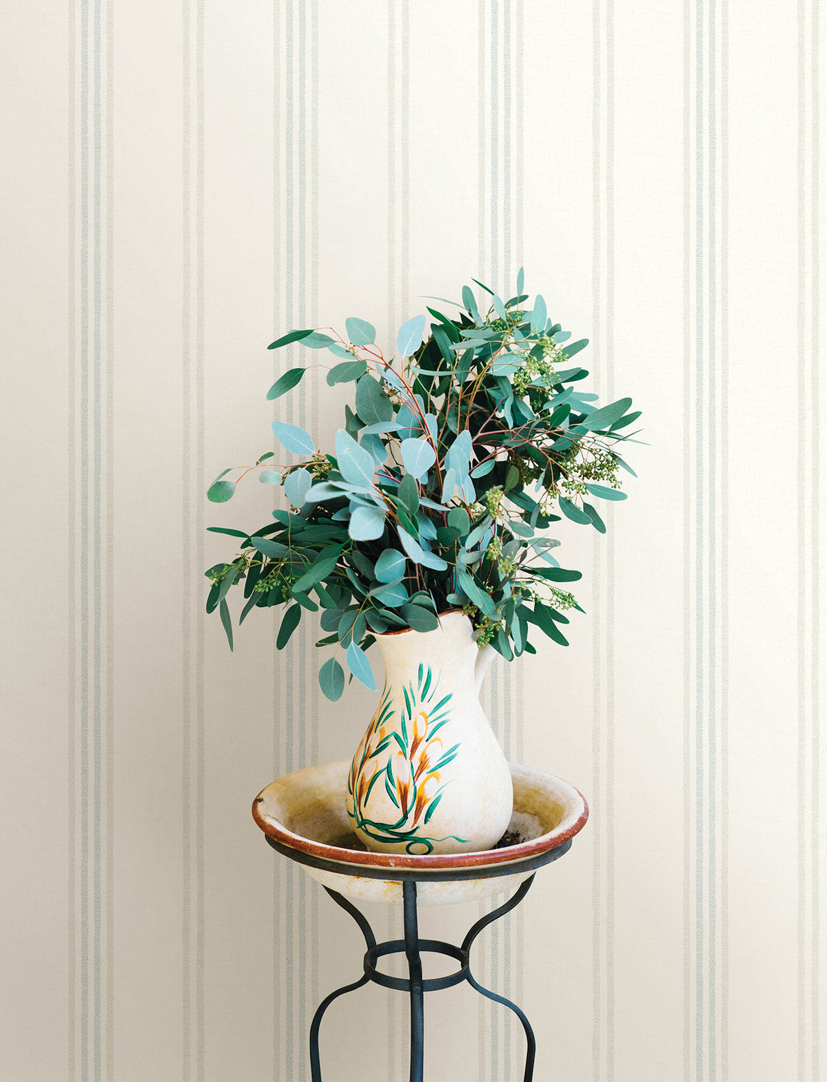 4134-72548-peel-and-stick-wallpaper-room-scene-detail-closeup